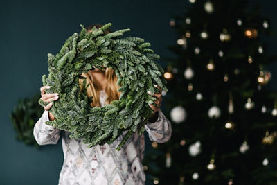 DIY Christmas Wreaths and Garlands For The Holiday Season