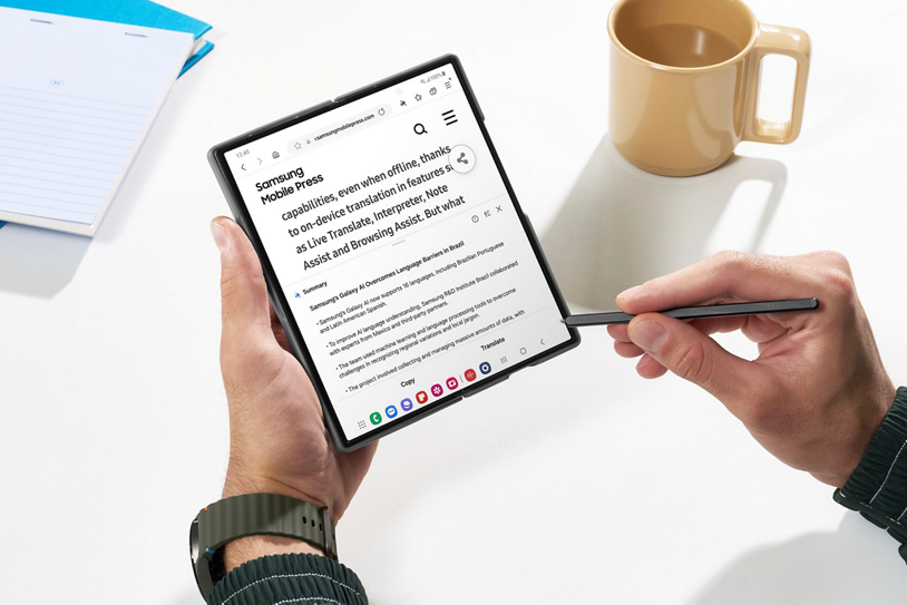 Powered by Snapdragon 8 Gen 3 for Galaxy, the Galaxy Z Fold6 leverages on-device AI processing.