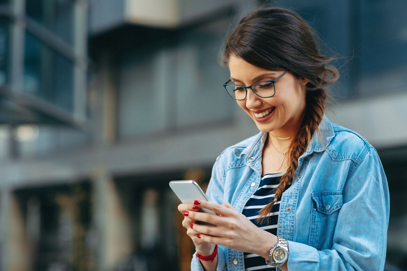 A women uses generative AI on her smartphone.