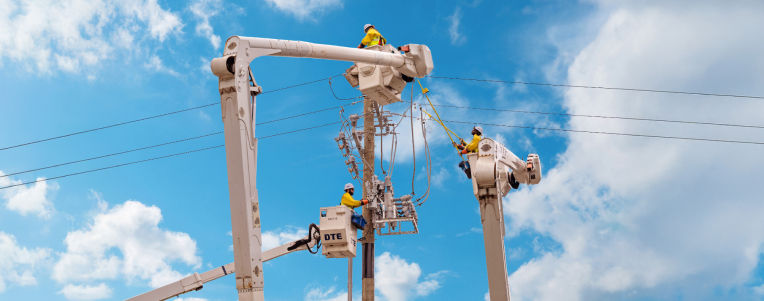 DTE Linemen working on overhead lines