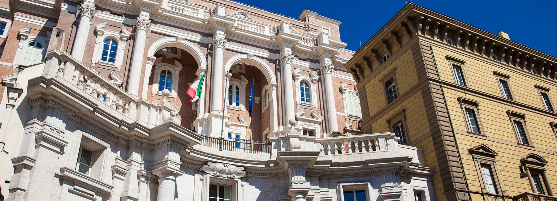 INAIL shines light on cyber threats with automation and machine learning technology | DXC Technology customer story