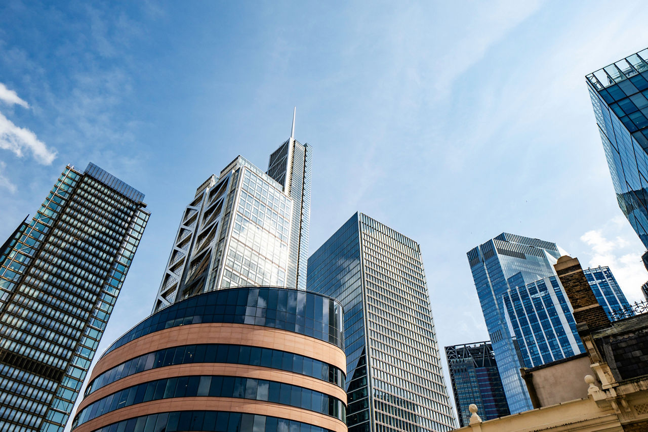 British financial sector, representing financial platform using DXC Oracle Managed Cloud | DXC Technology