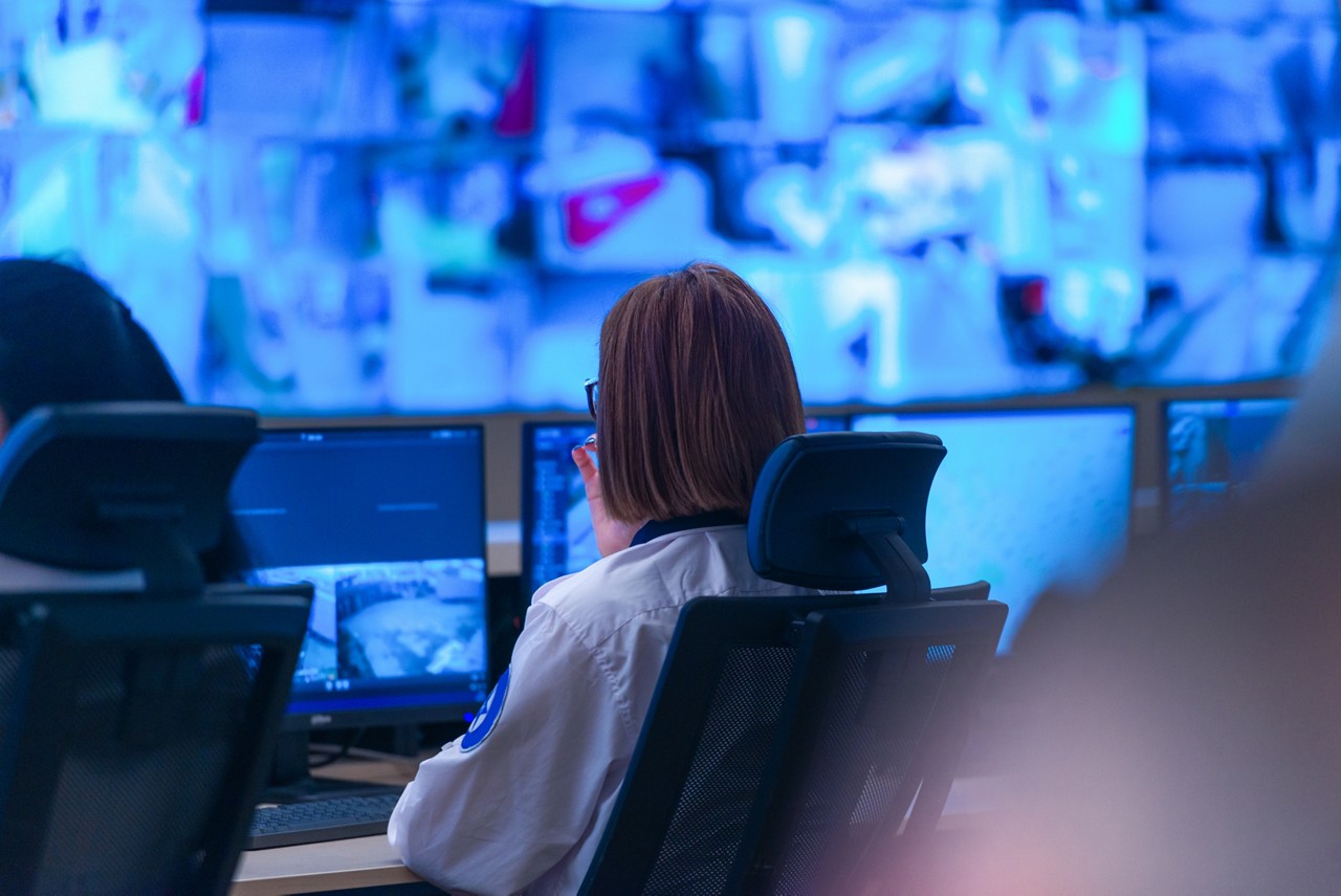 Technical operator works in the system control room, Hogan’s API & Microservices solution | DXC Technology