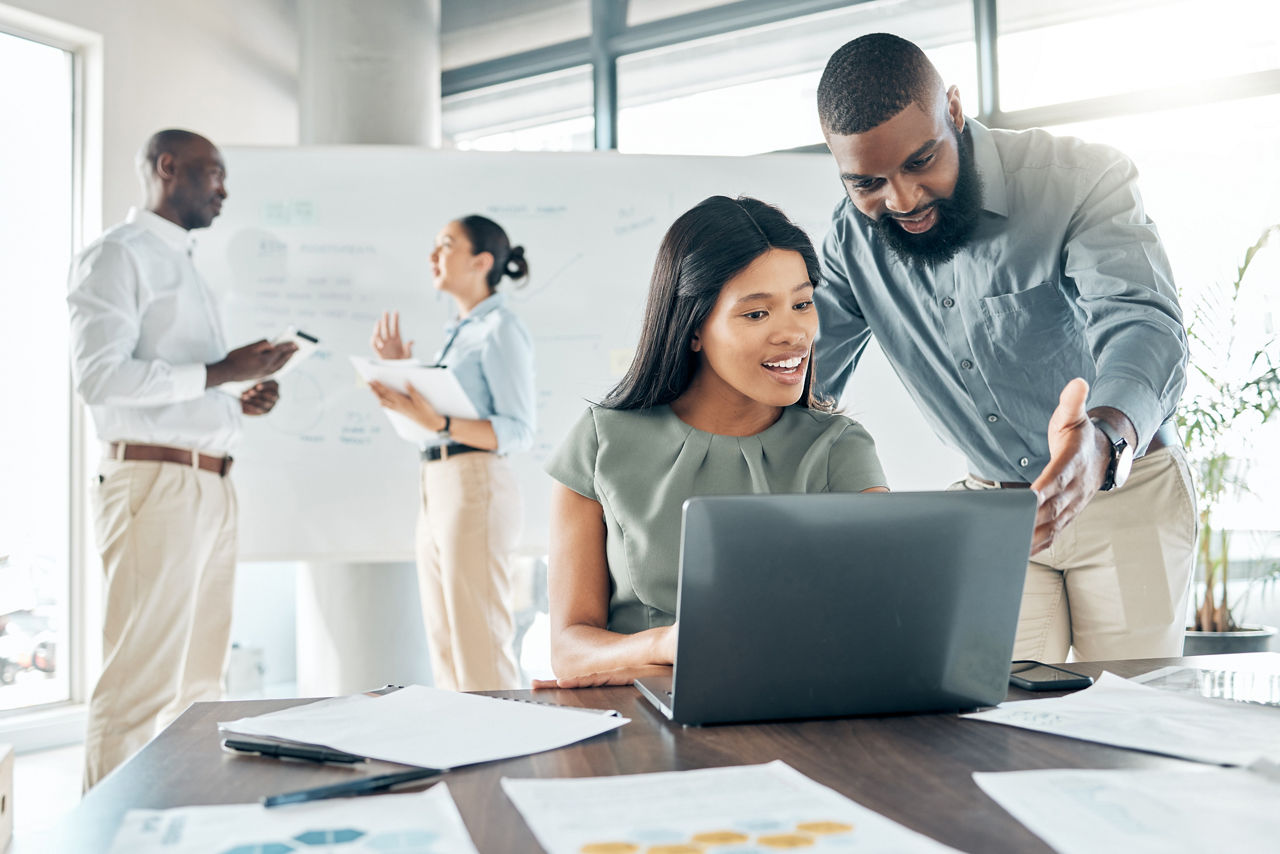 IT expert arrives to help employee at her desk, Site Support | DC Technology