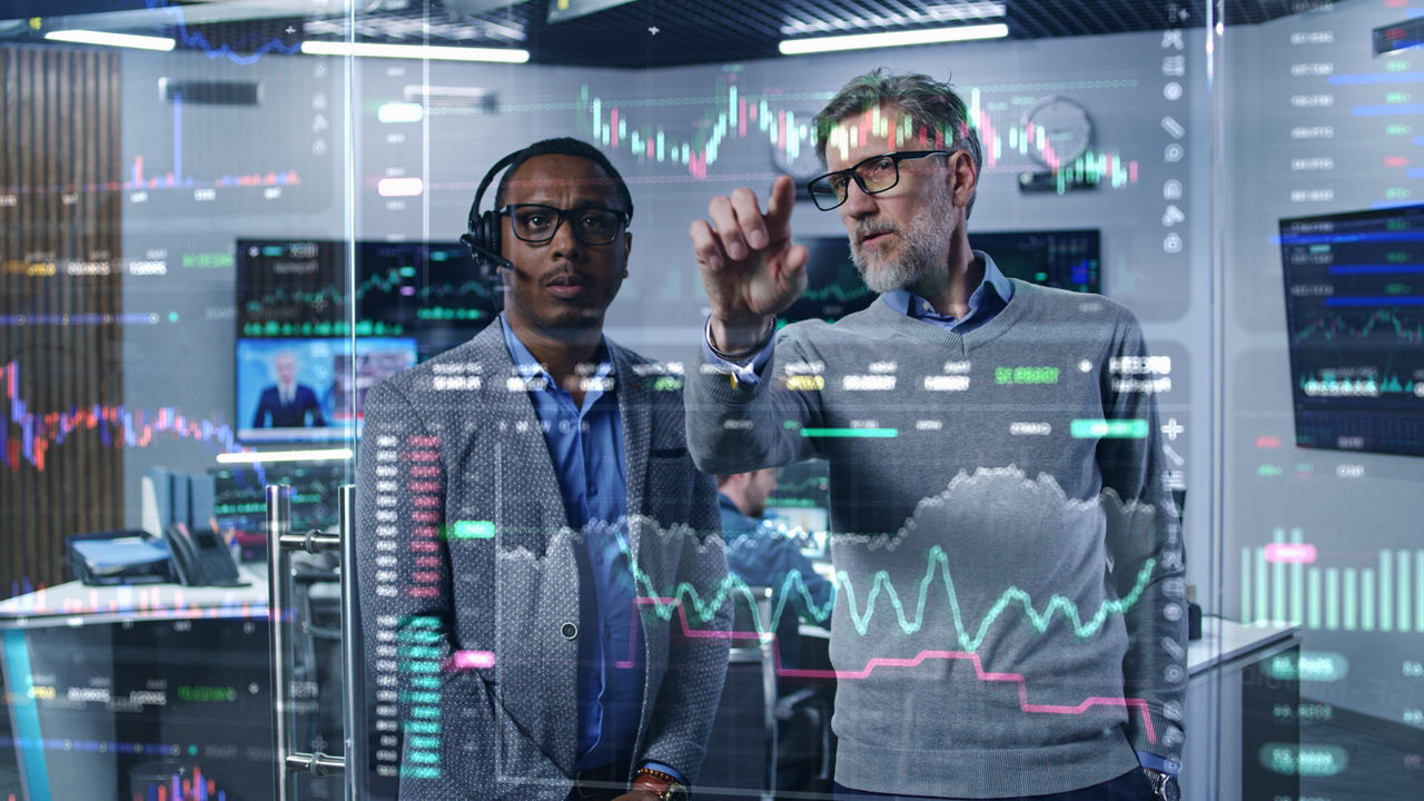 Financial analysts look on virtual 3D real-time stocks, Trading and Risk solutions, Financial Services | DXC Technology
