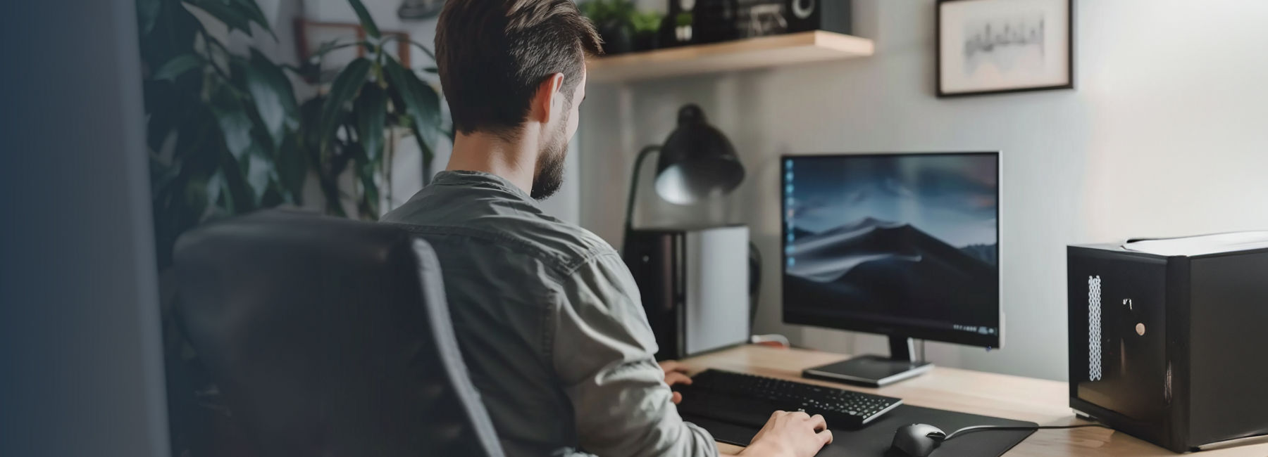 Man sitting at his PC preparing to upgrade to Windows 11 | DXC Technology