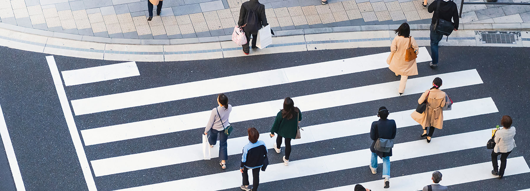People crossing the street, Public Sector | DXC Technology Insights