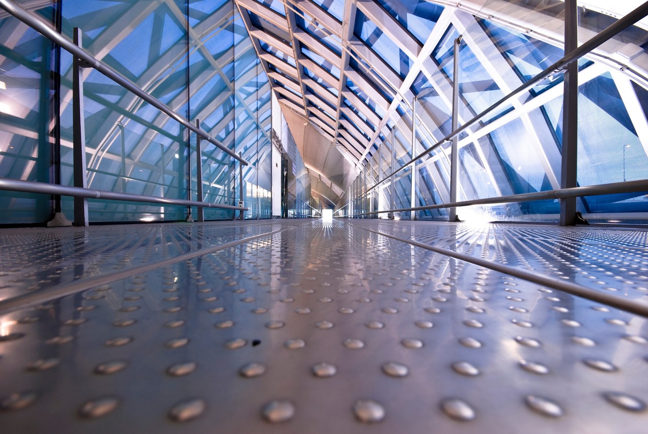 Front cover of Industrial E-Commerce report | DXC Technology