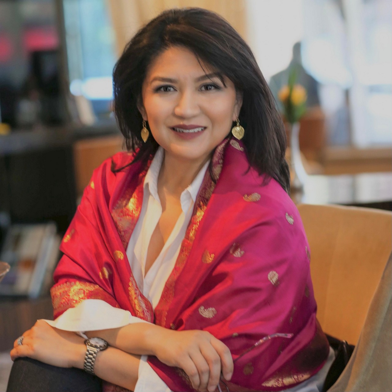 headshot of Lynn Reyes, a strategic transformation and growth executive