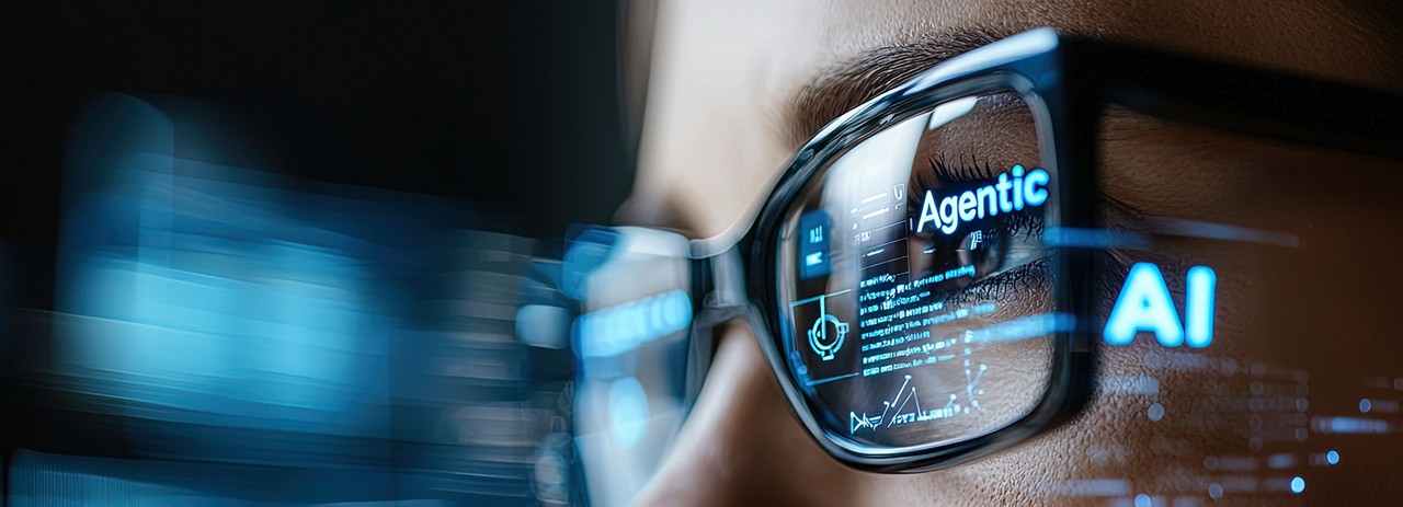 Global world network connected, reflecting the cloud migration process | DXC Technology Insights 