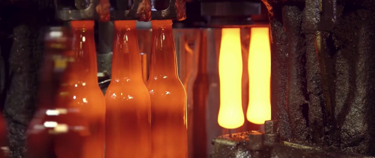 manufacturing glass bottles at a facility, UPtime.| DXC Technology Customer Story