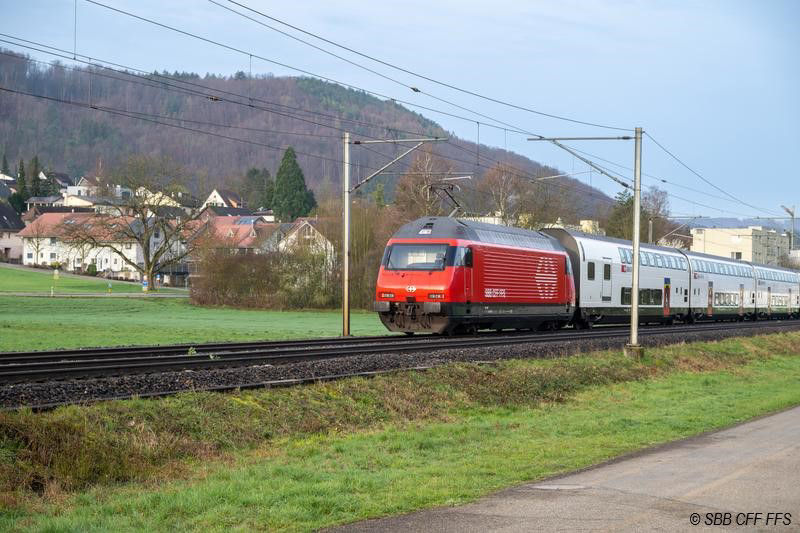 Train speeding through Swiss countryside, Swiss Federal Railways, Consulting & Engineering Services | DXC Technology Customer Stories
