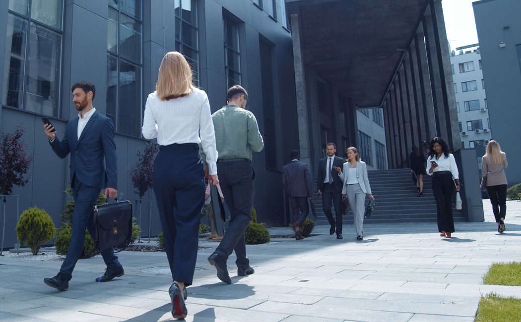 Office workers walking down a city street - VMware licensing changes and the road ahead | DXC Technology Insights