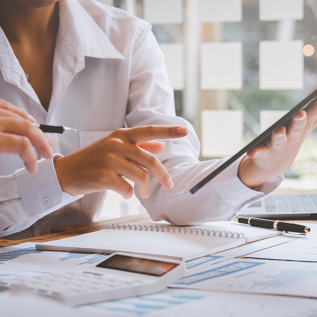 Smaller-scale initiatives as a low-cost, low-disruption way to explore AI’s potential - AI adoption strategy | DXC Technology Insights