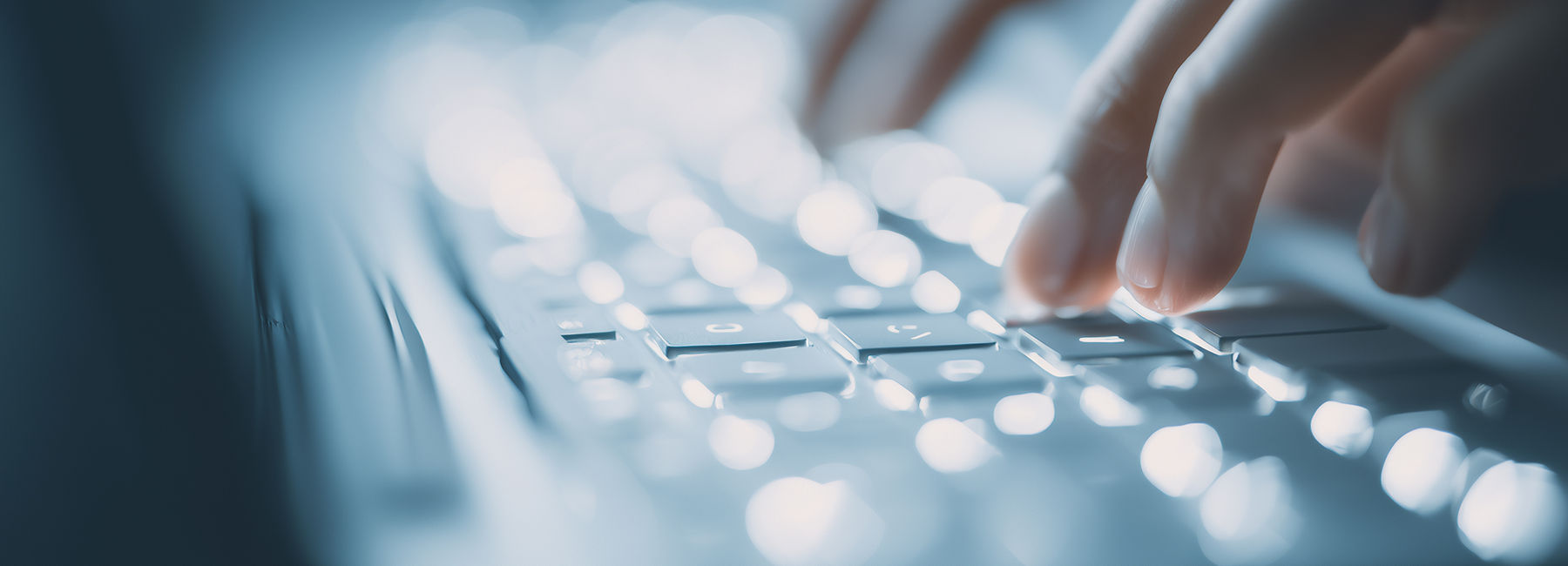 Digital chain representing rapid detection and response to security breaches, Cybersecurity | DXC Technology