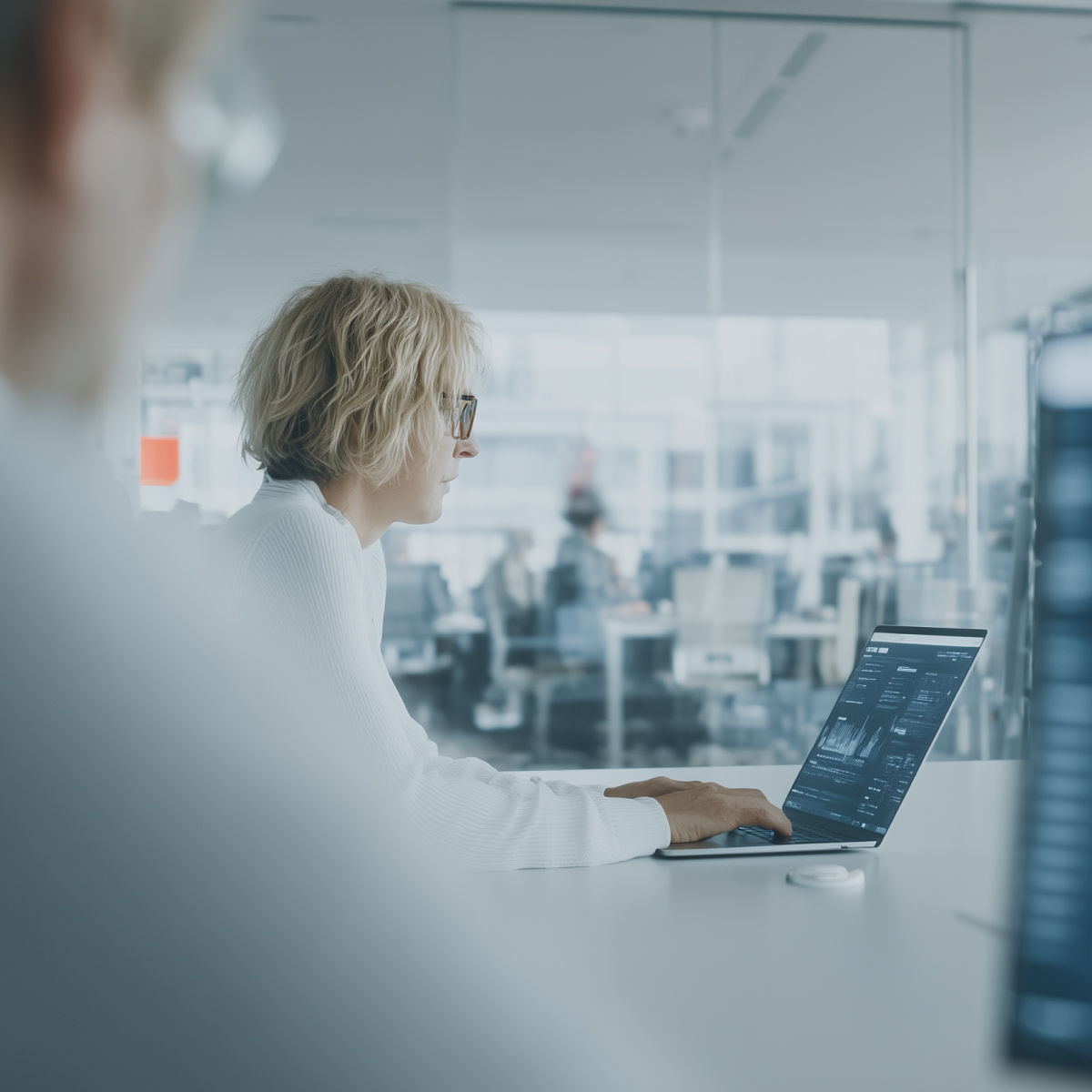 Engineer using tablet in a computer lab, Modernization and Simplification, Financial Services | DXC Technology