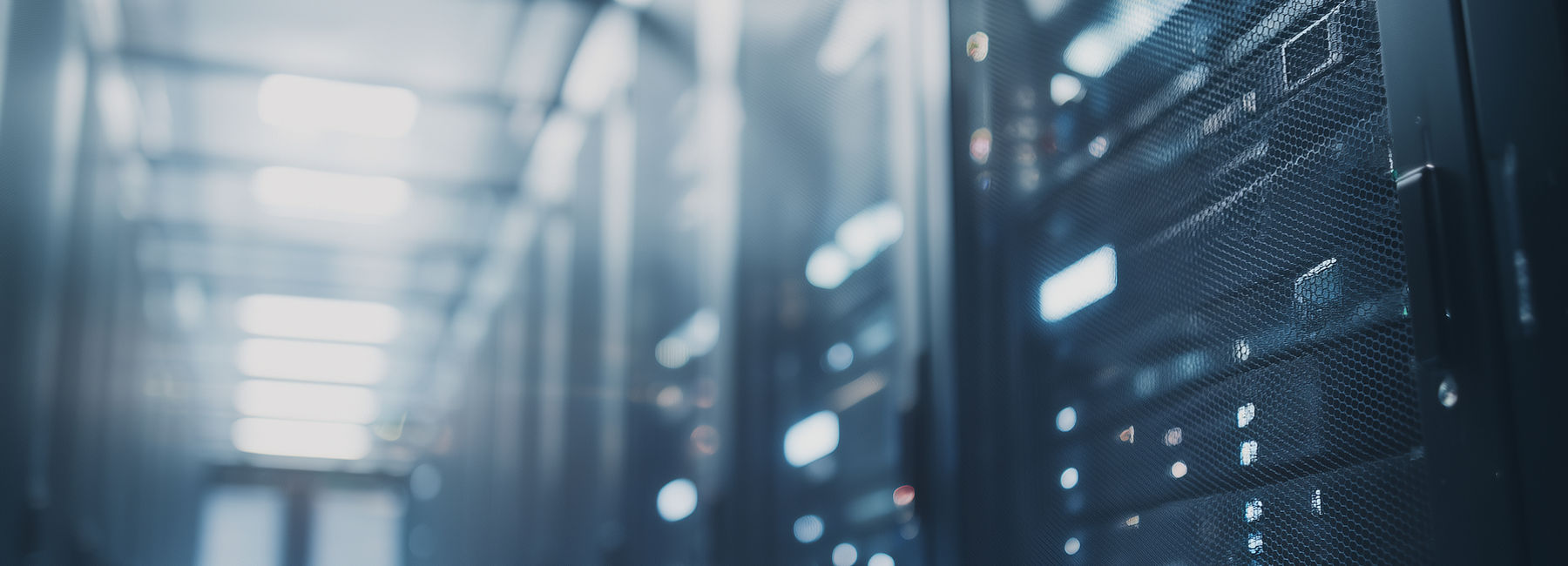 inside a data center running mainframe operations, Mainframe Services & Solutions | DXC Technology 