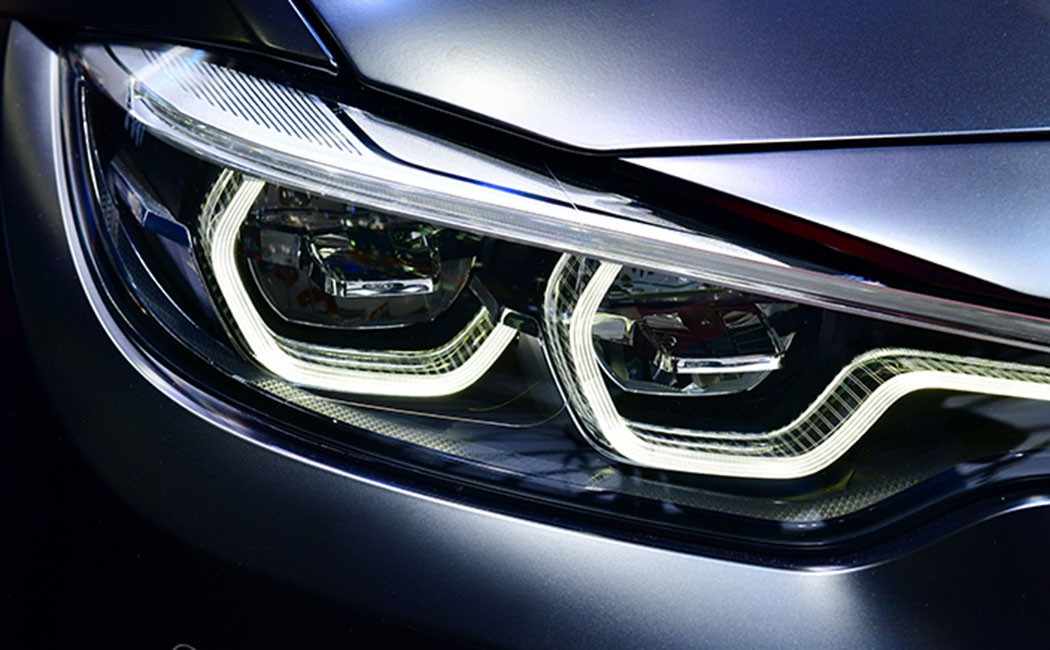 front section of car, with headlights, Cloud & Infrastructure | DXC Technology Customer Story