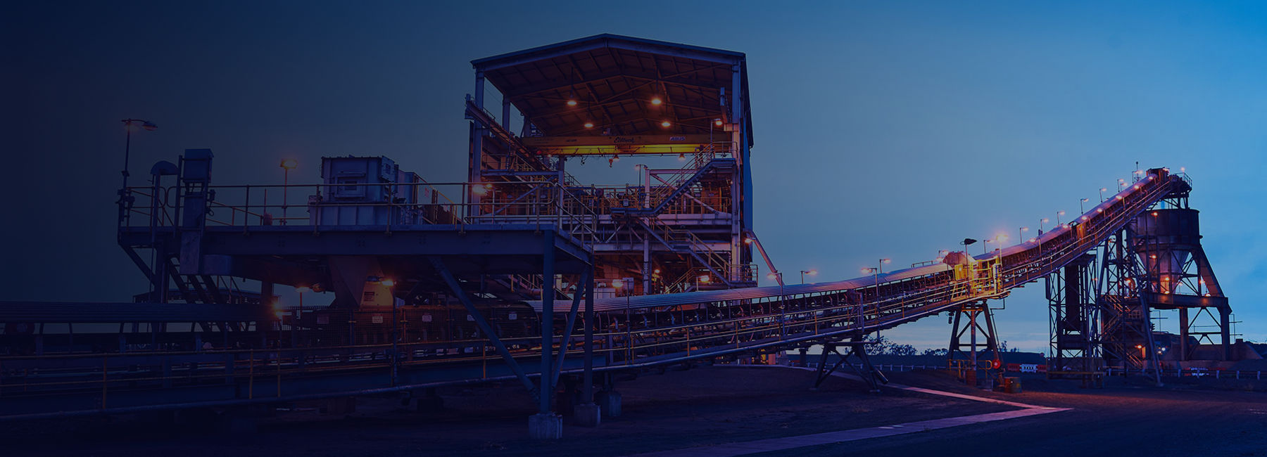 Coal plant and conveyor belt at dusk, Cloud ERP for manufacturing, Whitehaven | DXC Technology Customer Stories