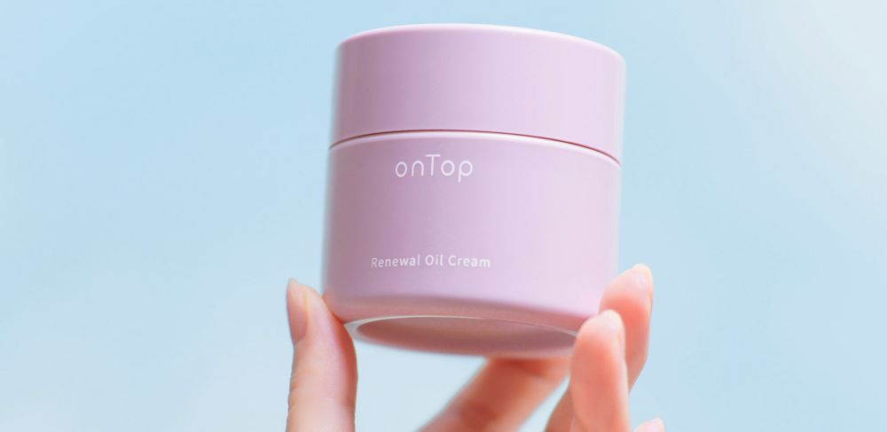 onTop cosmetics sustainable packaging with Eastman Cristal Renew copolyester 