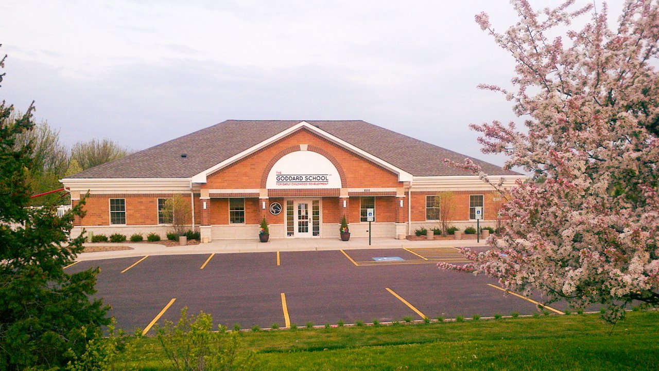 Exterior and parking area of Goddard School in Darien Illinois