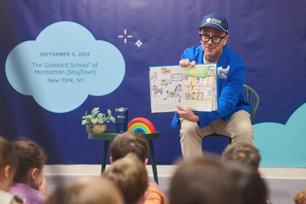 Steve Burns reads Curious Blueberry the Carousel Horse