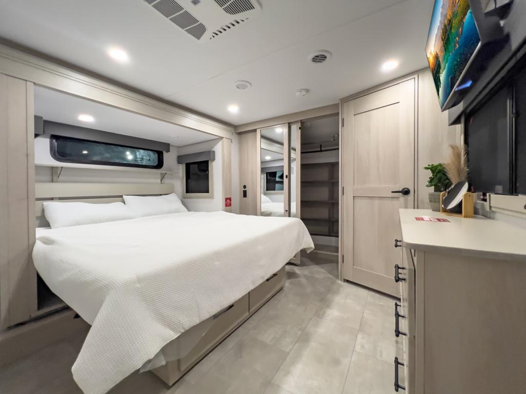 Solitude 390DL Bedroom
