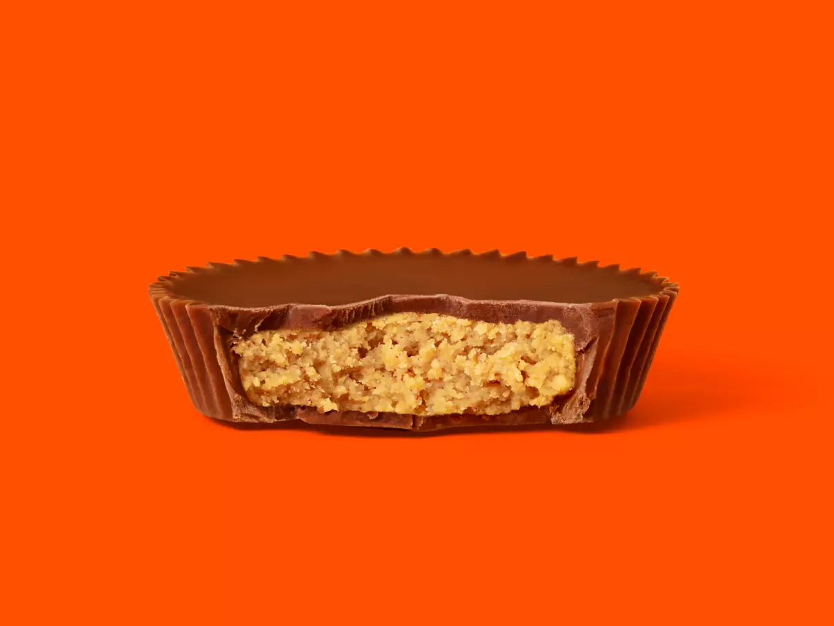 REESE'S Holiday Milk Chocolate Peanut Butter Cups, 27 oz, 18 count yardstick - Out of Package