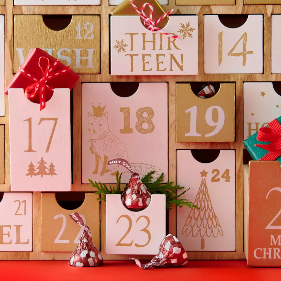 HERSHEY'S KISSES Candy inside Christmas advent calendar
