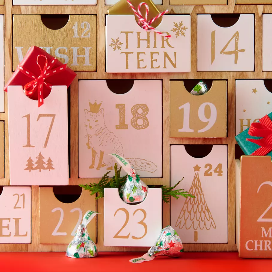 HERSHEY'S KISSES Candy inside Christmas advent calendar