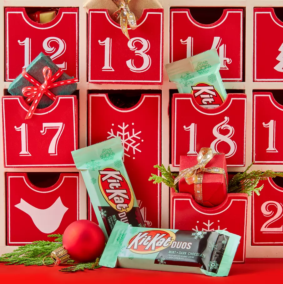advent calendar drawers filled with kit kat duos holidy mint and dark chocolate wafers