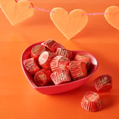 REESE'S Valentine's Milk Chocolate Miniatures Peanut Butter Cups, 9.9 oz bag