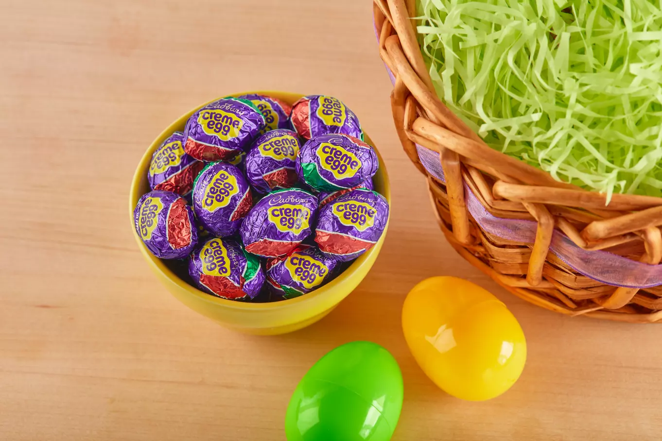 plastic easter egg filled with cadbury milk chocolate creme eggs