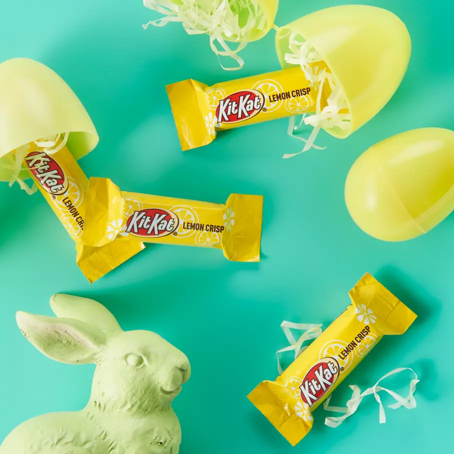 plastic eggs filled with kit kat lemon crisp miniatures candy bars