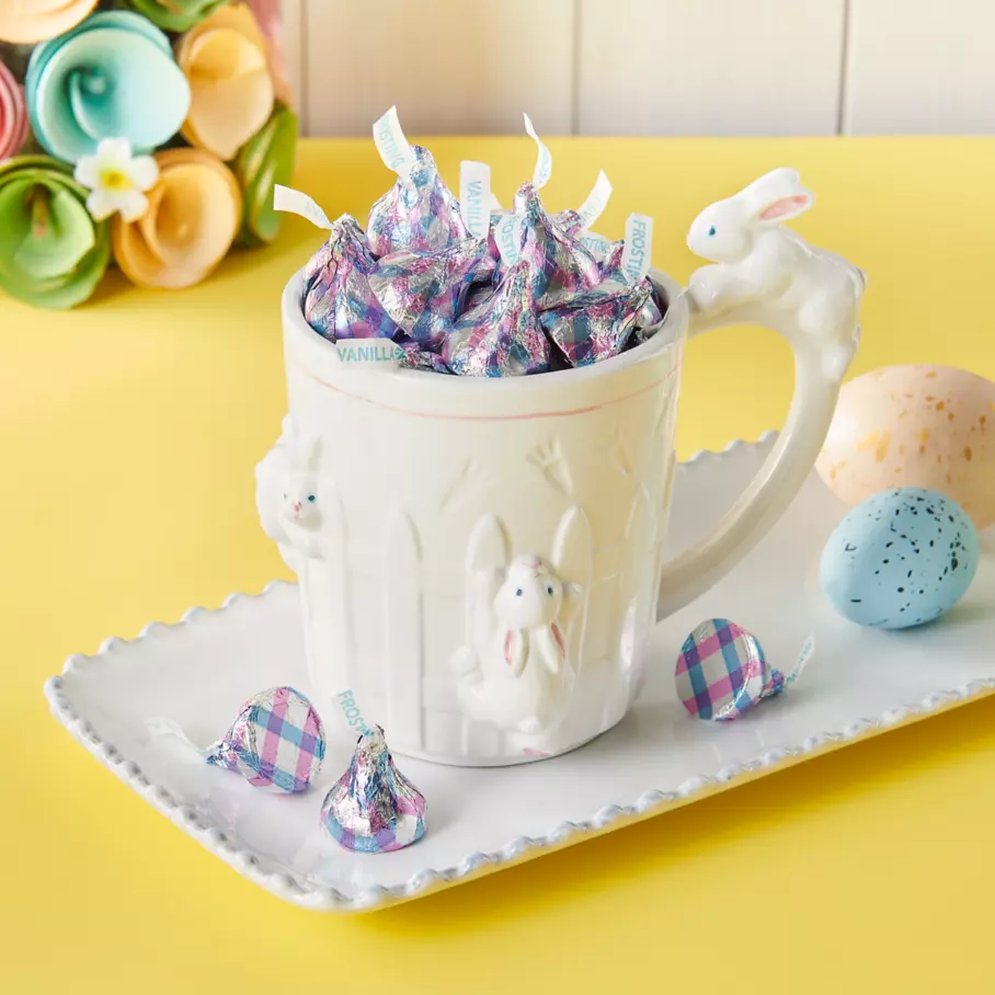 HERSHEY'S KISSES Vanilla Frosting Candy inside Easter themed mug