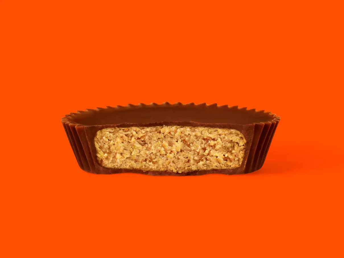 REESE'S Valentine's Milk Chocolate Peanut Butter Cups, 6.6 oz gift box - Out of Package