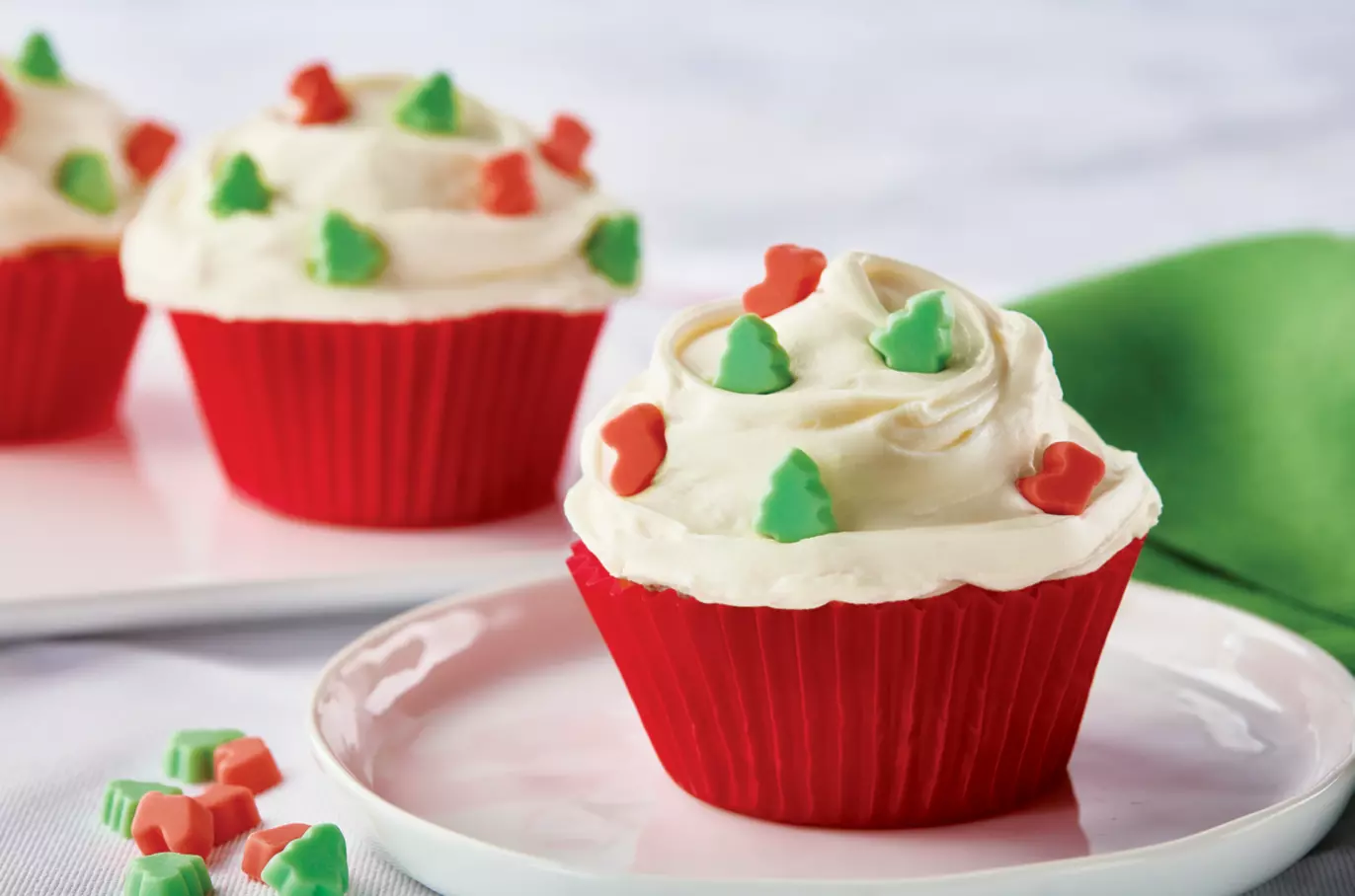 HERSHEY'S Trees & Stockings White Creme Chips Holiday Cupcakes