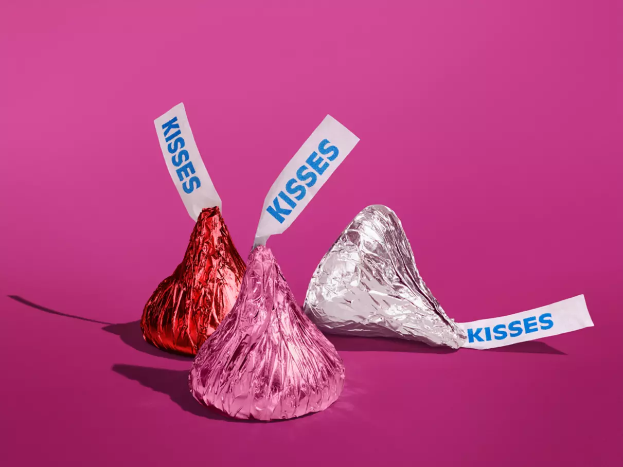 HERSHEY'S KISSES Valentine's Milk Chocolate Candy, 6.5 oz box - Out of Package