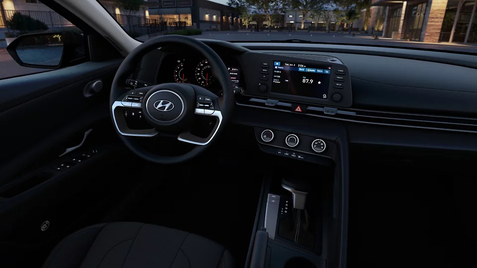 360 Interior Image of the 2023 ELANTRA SE in Black