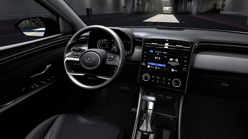 360 Interior Image of the 2023 TUCSON SE in Black