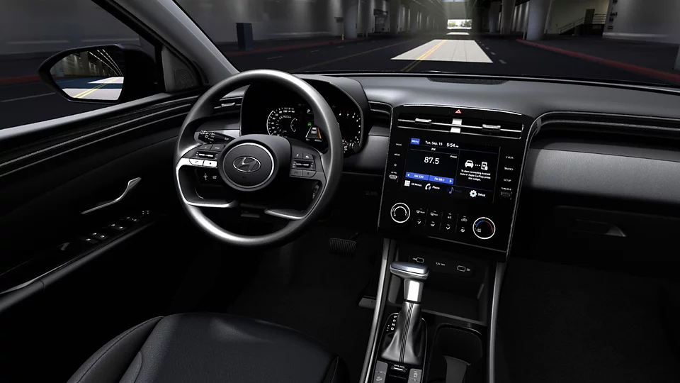 360 Interior Image of the 2024 TUCSON SE in Black