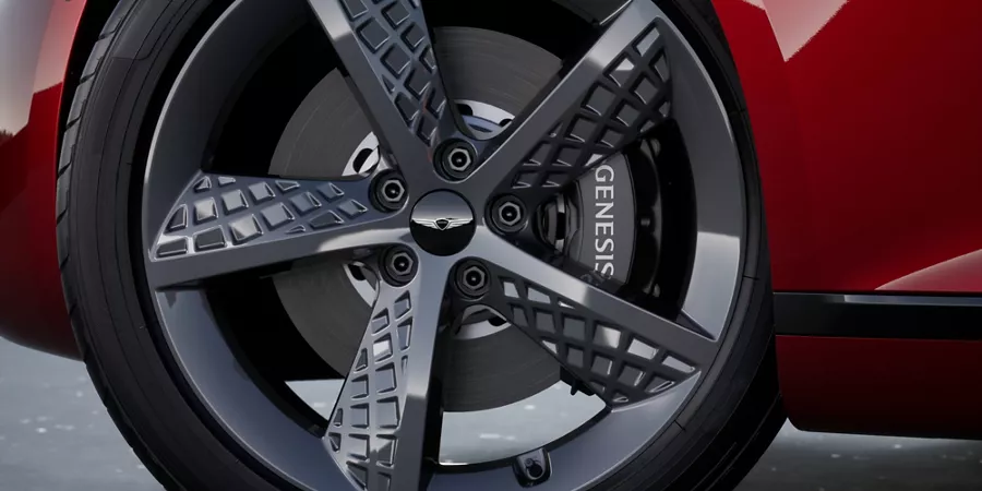 Close up image of the 20-inch alloy wheel and rim on the Genesis G80 in Cavendish Red