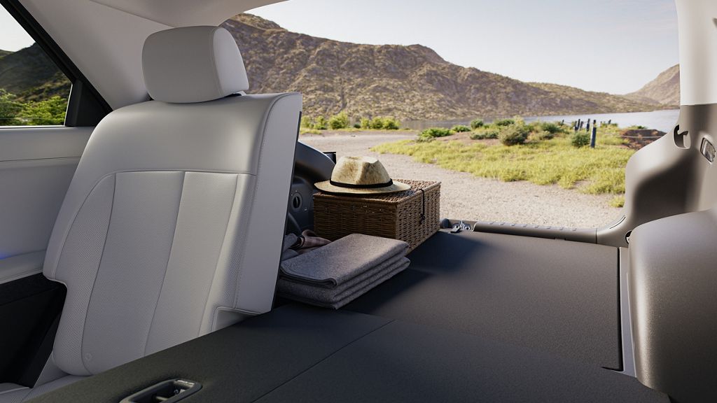 Interior Ioniq 5 with trunk view