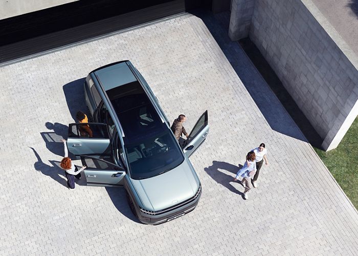 2025-ioniq-9-0004-reveal:7-5?wid=700&hei