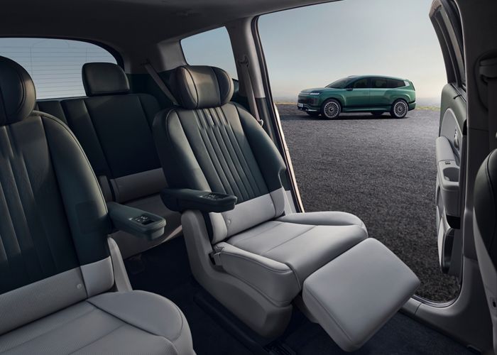 2025-ioniq-9-0008-reveal:7-5?wid=700&hei