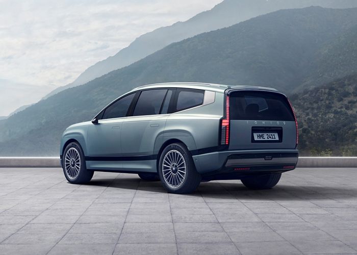 2025-ioniq-9-0017-reveal:7-5?wid=700&hei