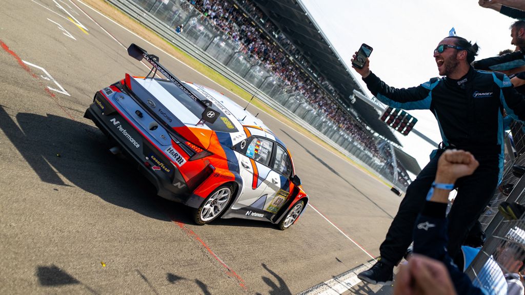 Hyundai N clinches 5th straight class victory at Nürburgring.