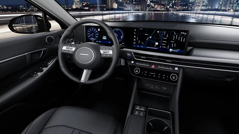 360 Interior Image of the 2025 SONATA Limited Hybrid in Black