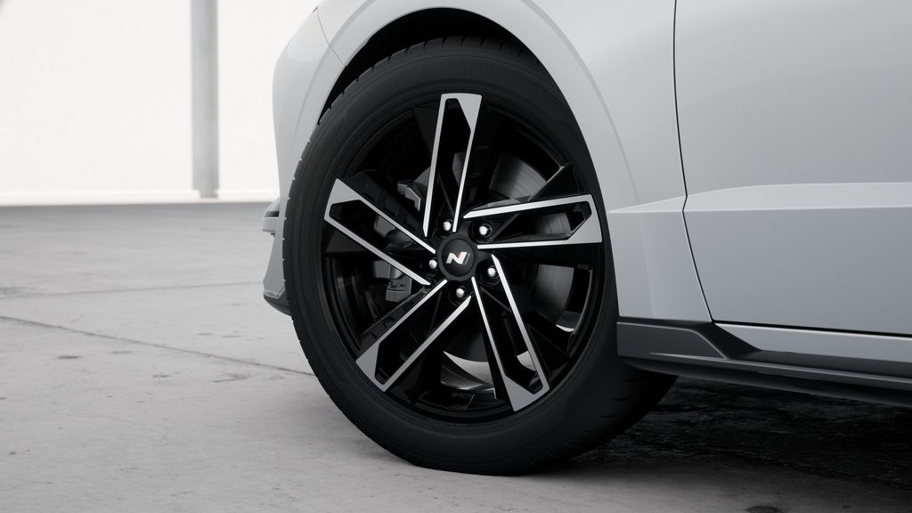 2025 Hyundai Sonata N Line – N Design 19-Inch Alloy Wheels