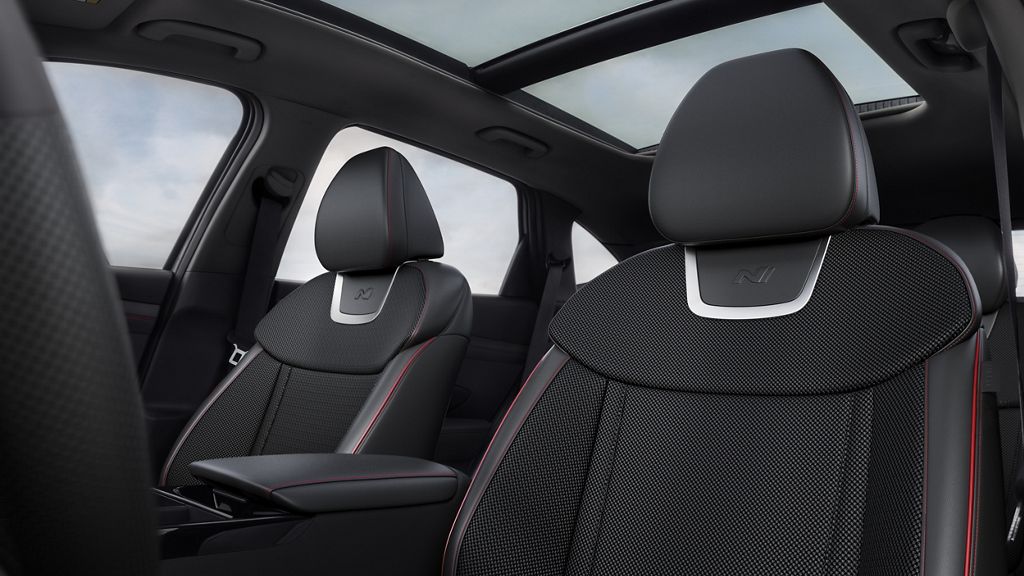 2025 Tucson Hybrid panoramic sunroof